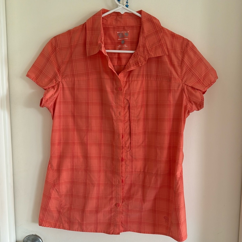 Mountain Hardwear top. Like new condition.